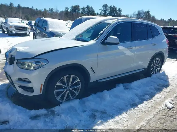 5UXTR9C52KLE14902 2019 BMW X3 - Image 2