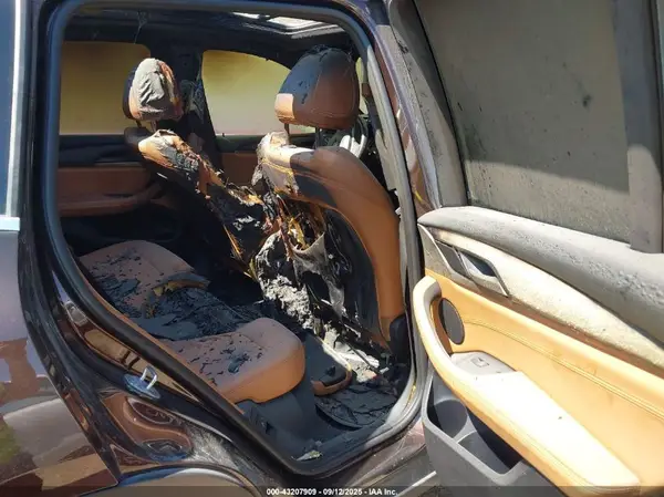5UXTR9C52KLE15256 2019 BMW X3 - Image 8