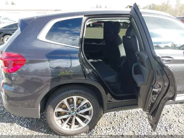 5UXTR9C52KLP90464 2019 BMW X3 - Image 8