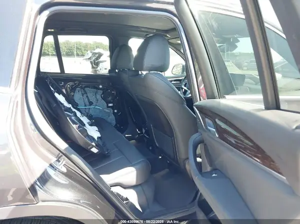 5UXTR9C52KLR08867 2019 BMW X3 - Image 8