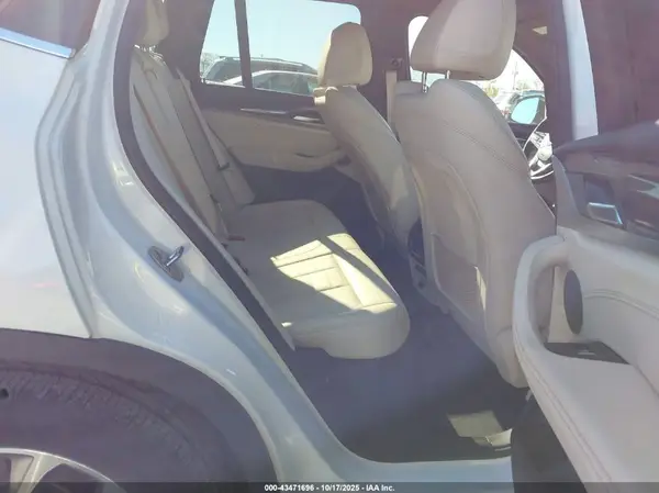5UXTR9C53KLR09879 2019 BMW X3 - Image 8