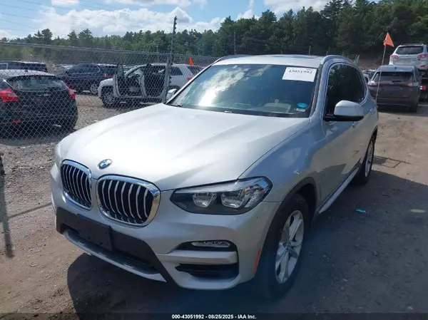 5UXTR9C54KLE15596 2019 BMW X3 - Image 2