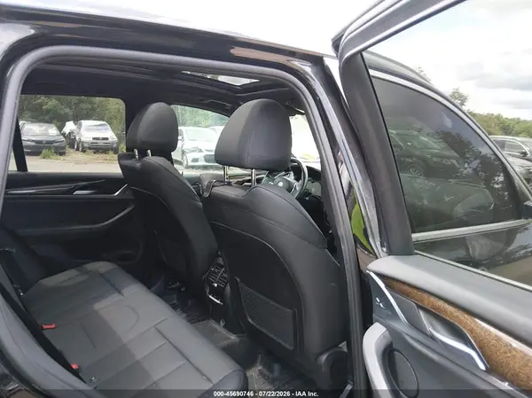 5UXTR9C54KLR04643 2019 BMW X3 - Image 8