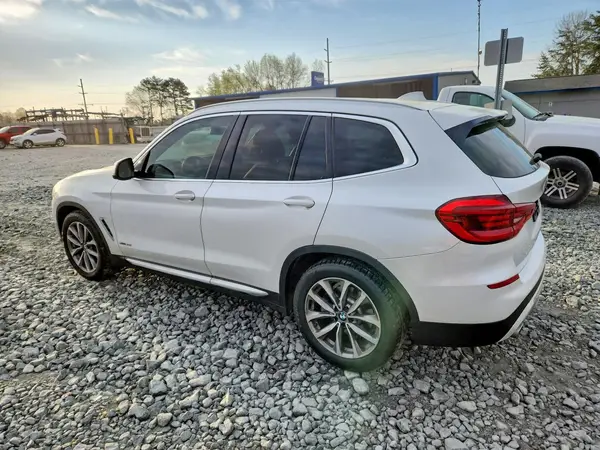 5UXTR9C55JLC69563 2018 BMW X3 - Image 2