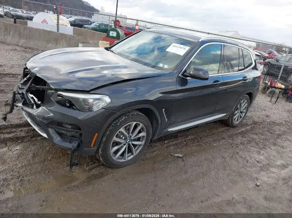 5UXTR9C55KLE17860 2019 BMW X3 - Image 2