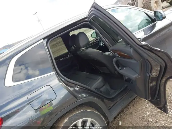 5UXTR9C55KLE17860 2019 BMW X3 - Image 8