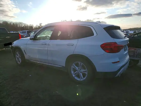 5UXTR9C56JLC79664 2018 BMW X3 - Image 2
