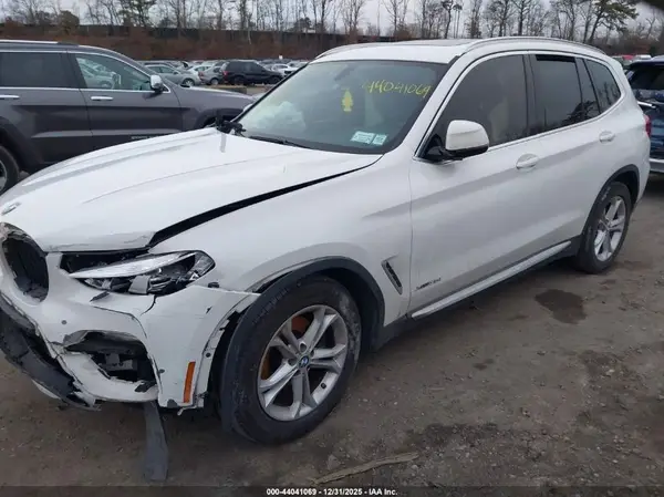 5UXTR9C56JLD66741 2018 BMW X3 - Image 2