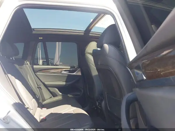 5UXTR9C56KLE11243 2019 BMW X3 - Image 8