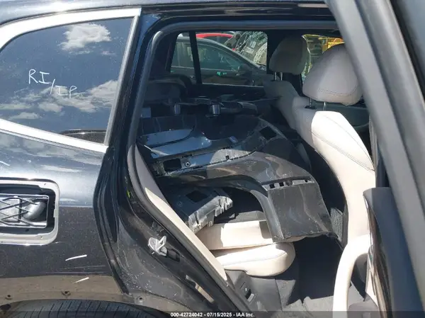 5UXTR9C56KLE14398 2019 BMW X3 - Image 8