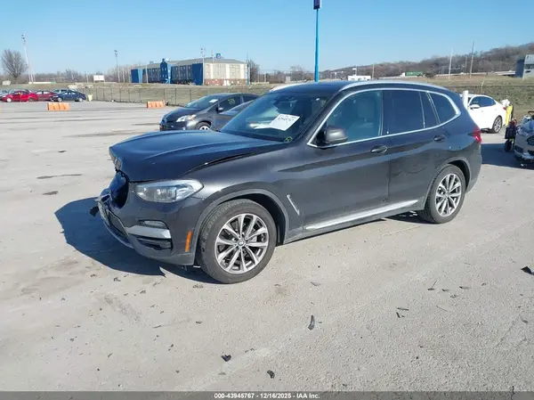 5UXTR9C56KLR05910 2019 BMW X3 - Image 2