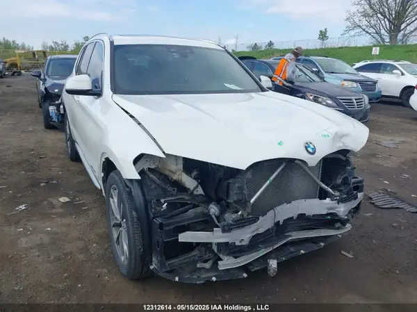 5UXTR9C57JLC77048 2018 BMW X3 - Image 1