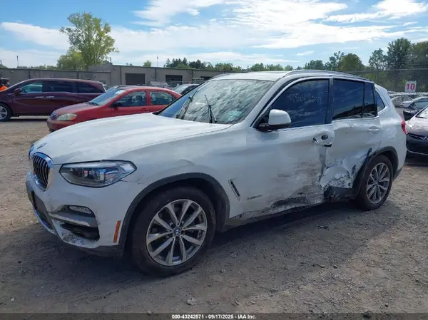 5UXTR9C57JLD59183 2018 BMW X3 - Image 2