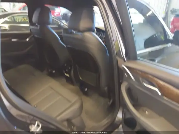5UXTR9C57KLD93318 2019 BMW X3 - Image 8