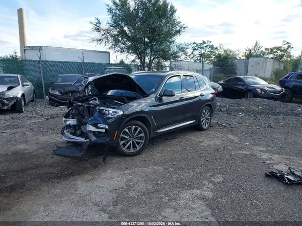 5UXTR9C57KLE19478 2019 BMW X3 - Image 2
