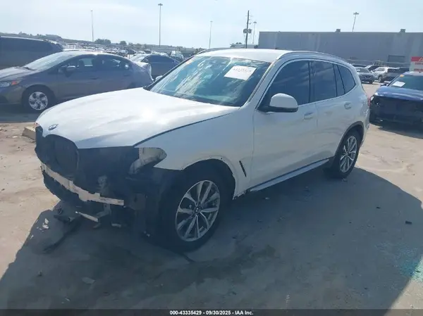 5UXTR9C57KLE19819 2019 BMW X3 - Image 2
