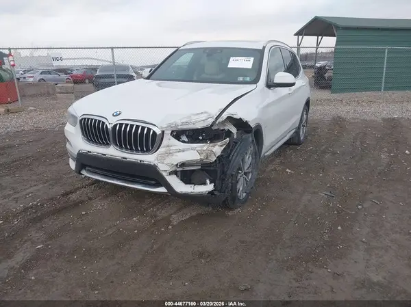 5UXTR9C57KLE21246 2019 BMW X3 - Image 2