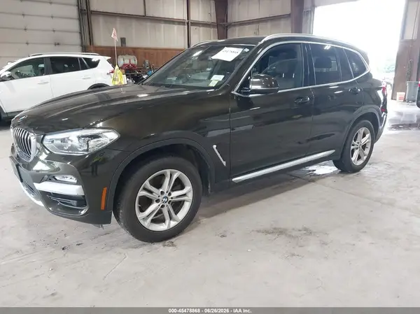 5UXTR9C57KLE21277 2019 BMW X3 - Image 2