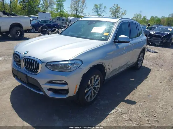 5UXTR9C57KLE21330 2019 BMW X3 - Image 2