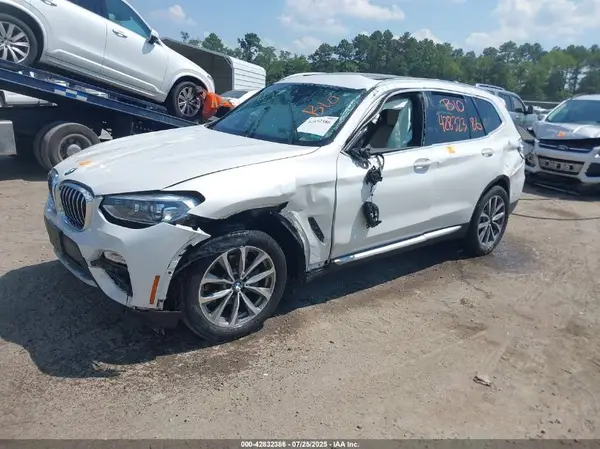 5UXTR9C57KLR03194 2019 BMW X3 - Image 2