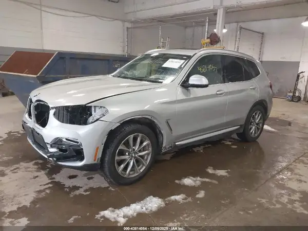 5UXTR9C57KLR10808 2019 BMW X3 - Image 2