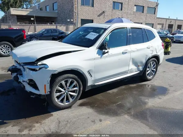 5UXTR9C58JLD68555 2018 BMW X3 - Image 2