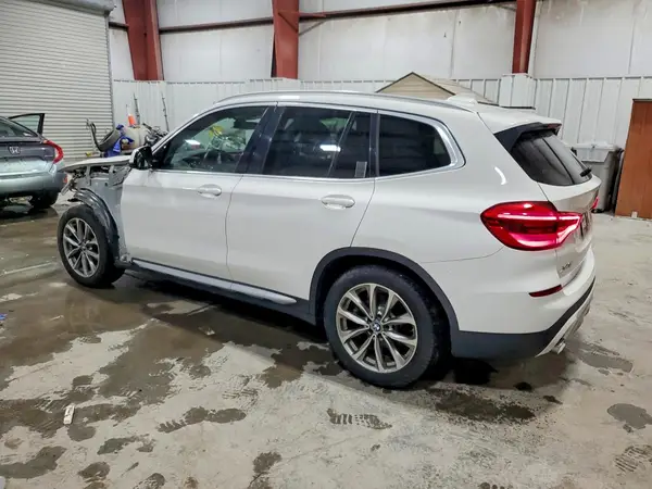 5UXTR9C59KLE11740 2019 BMW X3 - Image 2