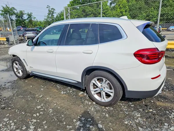 5UXTR9C5XJLC79831 2018 BMW X3 - Image 2