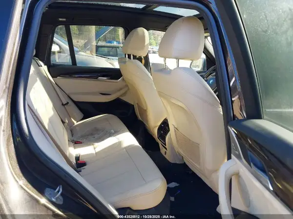 5UXTR9C5XKLE15196 2019 BMW X3 - Image 8