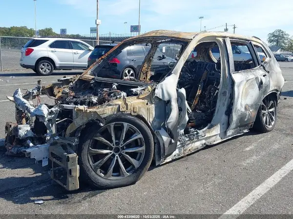 5UXTR9C5XKLP91345 2019 BMW X3 - Image 2