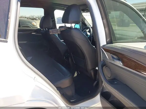 5UXTS3C52KLR72487 2019 BMW X3 - Image 8