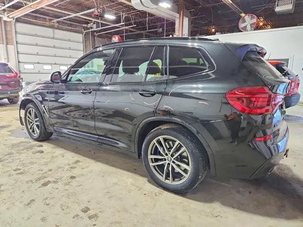 5UXTS3C5XJ0Z00422 2018 BMW X3 - Image 2