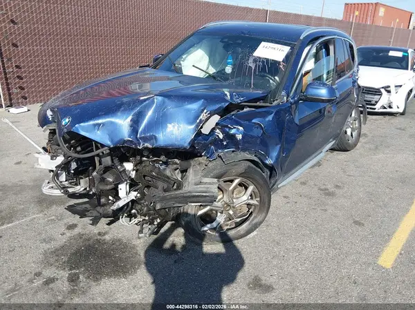 5UXTY3C00LLU72820 2020 BMW X3 - Image 2