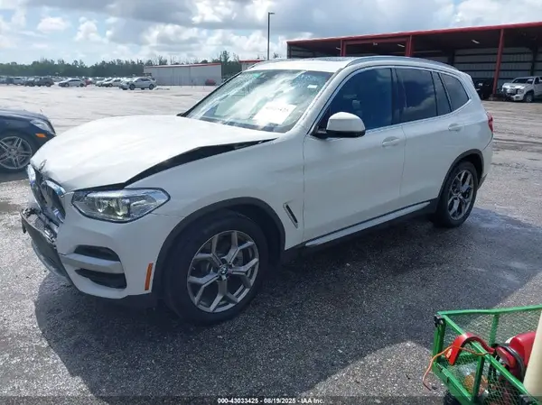 5UXTY3C00M9E32853 2021 BMW X3 - Image 2