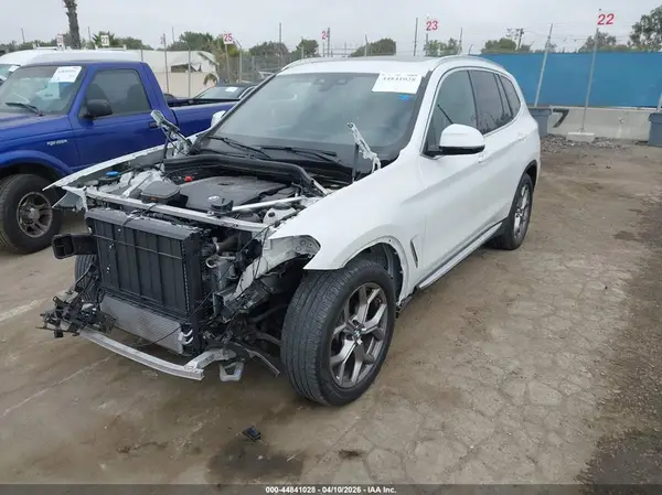 5UXTY3C02L9D67857 2020 BMW X3 - Image 2