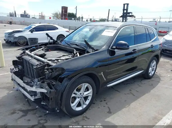 5UXTY3C02LLU69868 2020 BMW X3 - Image 2