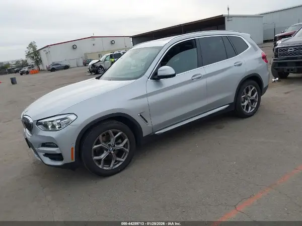 5UXTY3C06LLU70182 2020 BMW X3 - Image 2