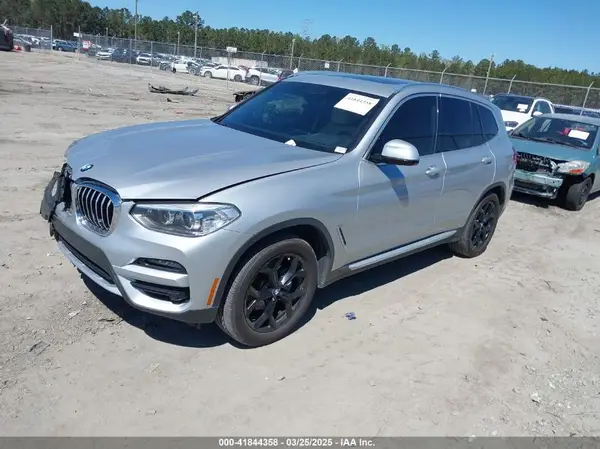 5UXTY3C07LLU71163 2020 BMW X3 - Image 2