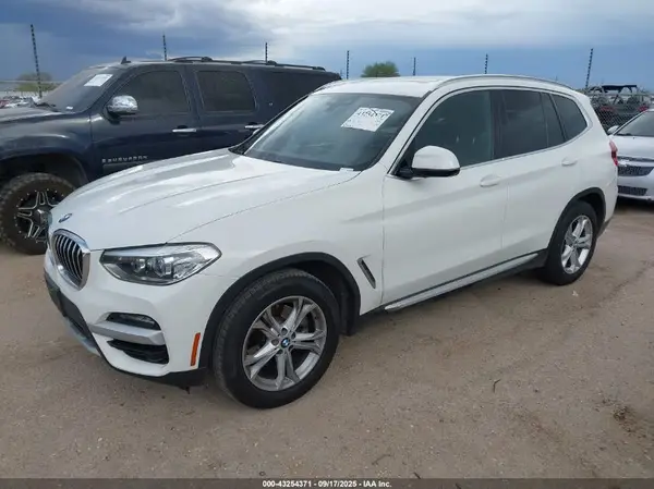 5UXTY3C07LLU71633 2020 BMW X3 - Image 2