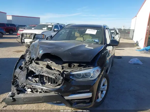 5UXTY3C08LLE55119 2020 BMW X3 - Image 2