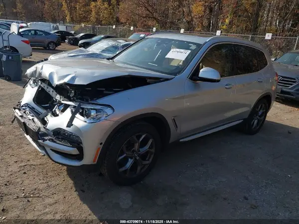5UXTY5C03M9F01031 2021 BMW X3 - Image 2