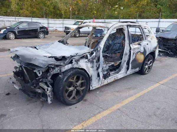 5UXTY5C05M9E28003 2021 BMW X3 - Image 2