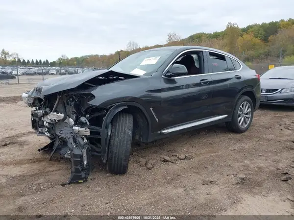 5UXUJ3C52KLA58735 2019 BMW X4 - Image 2