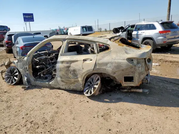 5UXUJ3C53KLG52072 2019 BMW X4 - Image 2