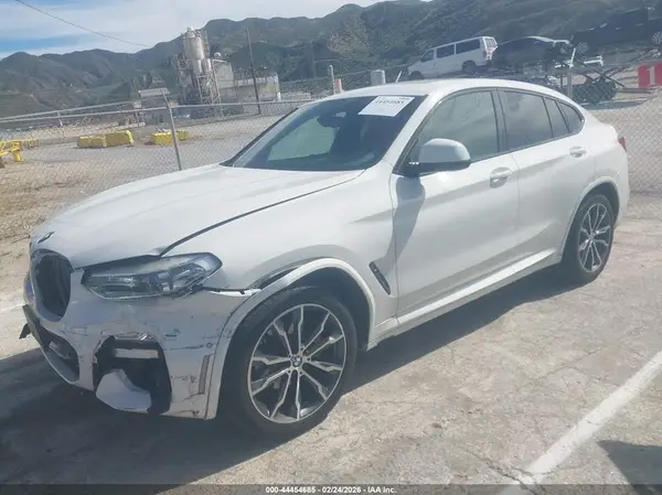 5UXUJ3C56KLA58382 2019 BMW X4 - Image 2