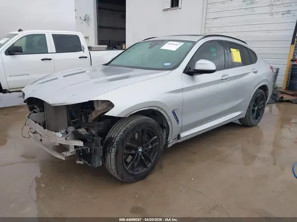 5UXUJ3C57KLG53211 2019 BMW X4 - Image 2