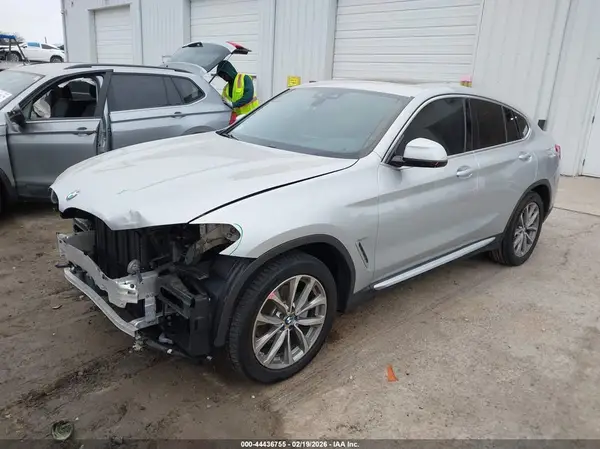 5UXUJ3C5XKLG57270 2019 BMW X4 - Image 2