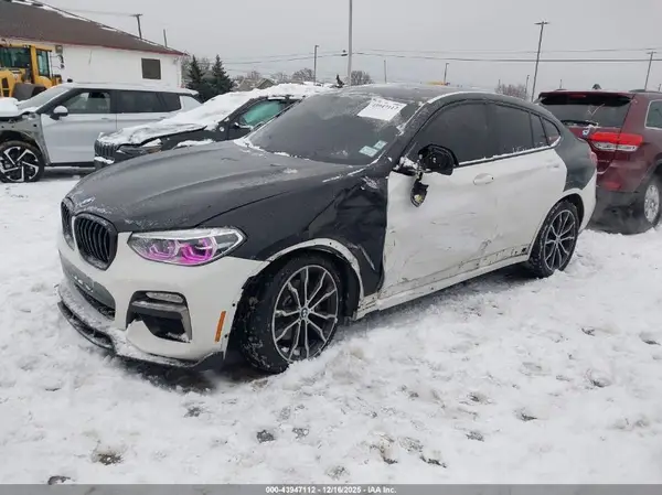 5UXUJ5C53KLJ64068 2019 BMW X4 - Image 2