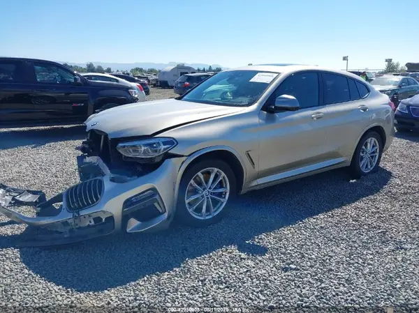 5UXUJ5C56KLA93404 2019 BMW X4 - Image 2