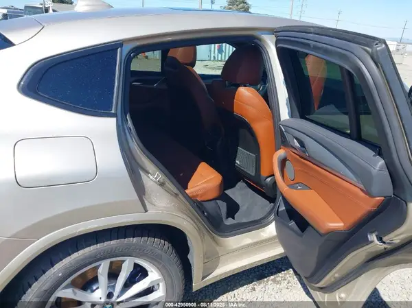 5UXUJ5C56KLA93404 2019 BMW X4 - Image 8